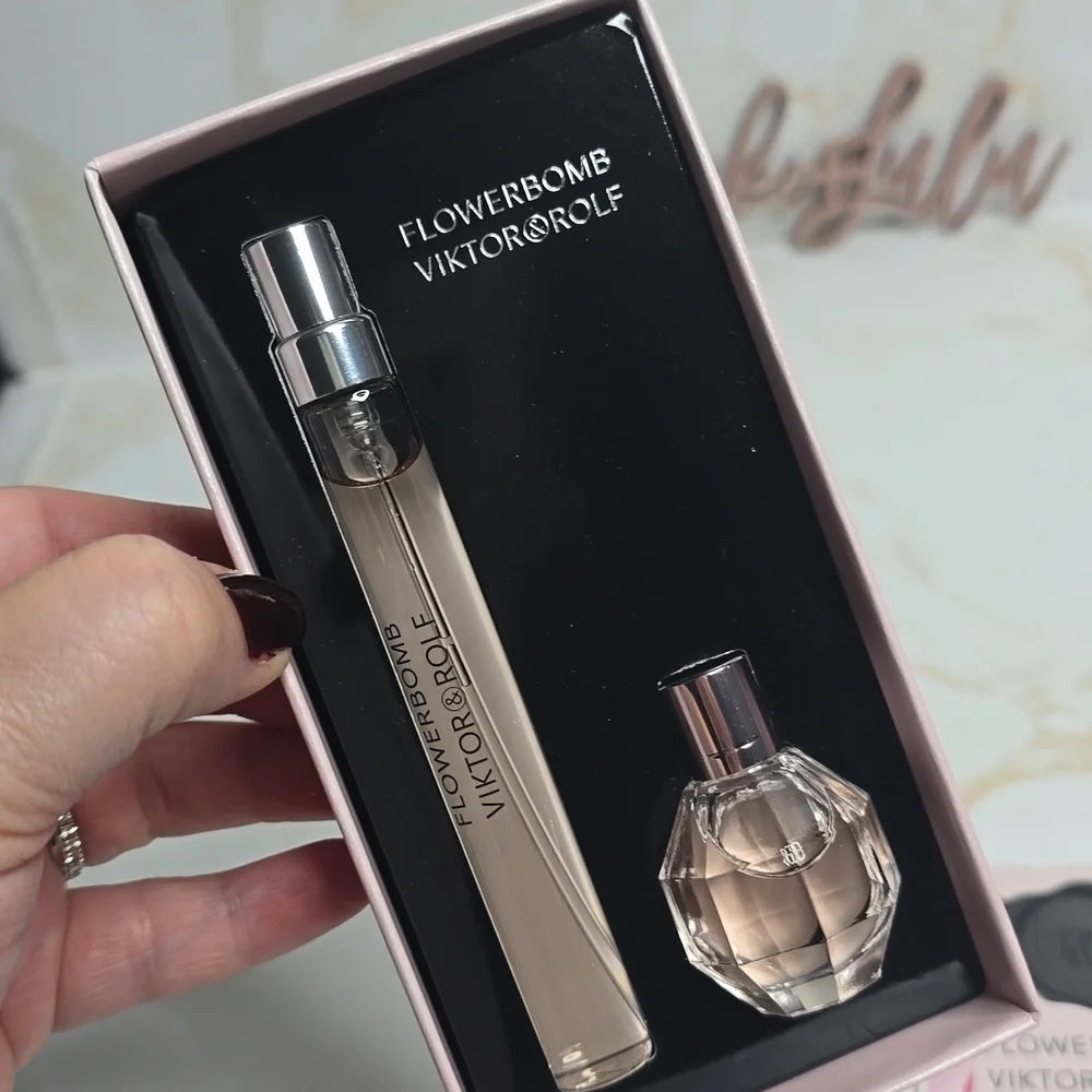 Viktor & Rolf Flowerbomb Set - New